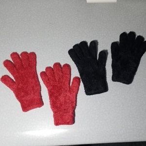 Set of 2 pair of fuzzy gloves